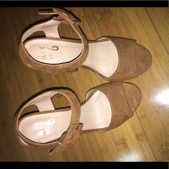 Heels - Picture 2 of 3